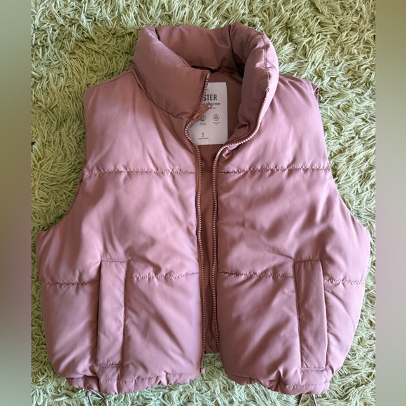 Hollister Ultimate Mini Puffer Vest - Picture 2 of 9
